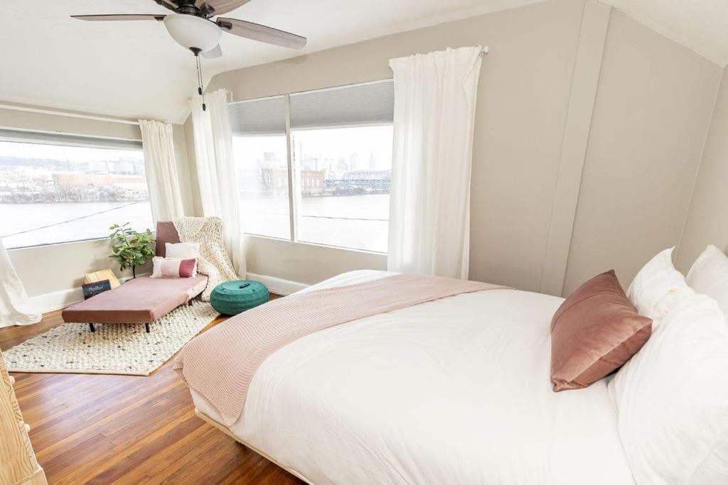 Cozy Riverfront Bungalow With Stunning Views Covington Luaran gambar