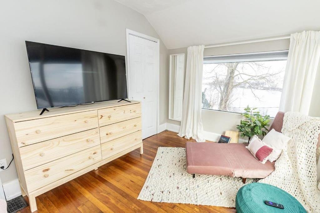 Cozy Riverfront Bungalow With Stunning Views Covington Luaran gambar