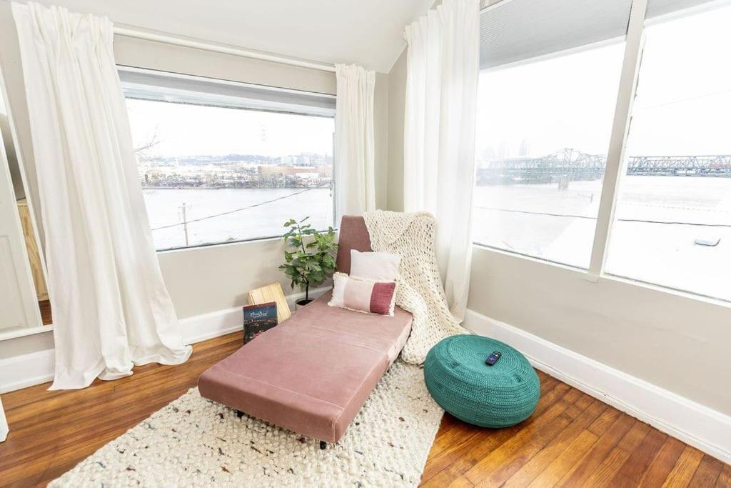 Cozy Riverfront Bungalow With Stunning Views Covington Luaran gambar